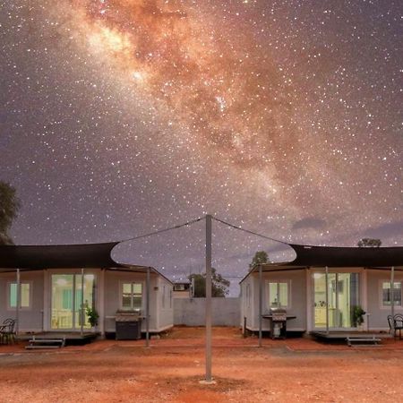 White Cliffs Self Contained Cabin Accommodation ภายนอก รูปภาพ