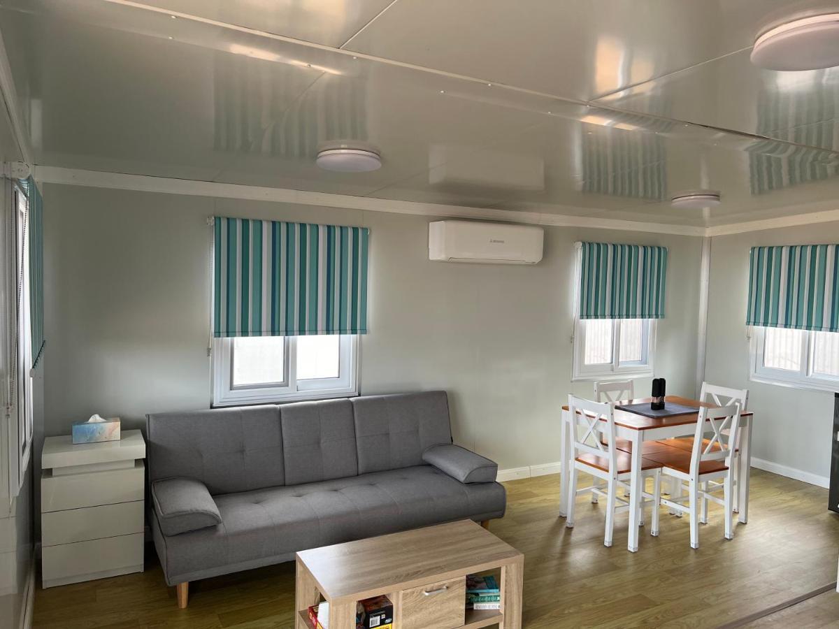 White Cliffs Self Contained Cabin Accommodation ภายนอก รูปภาพ