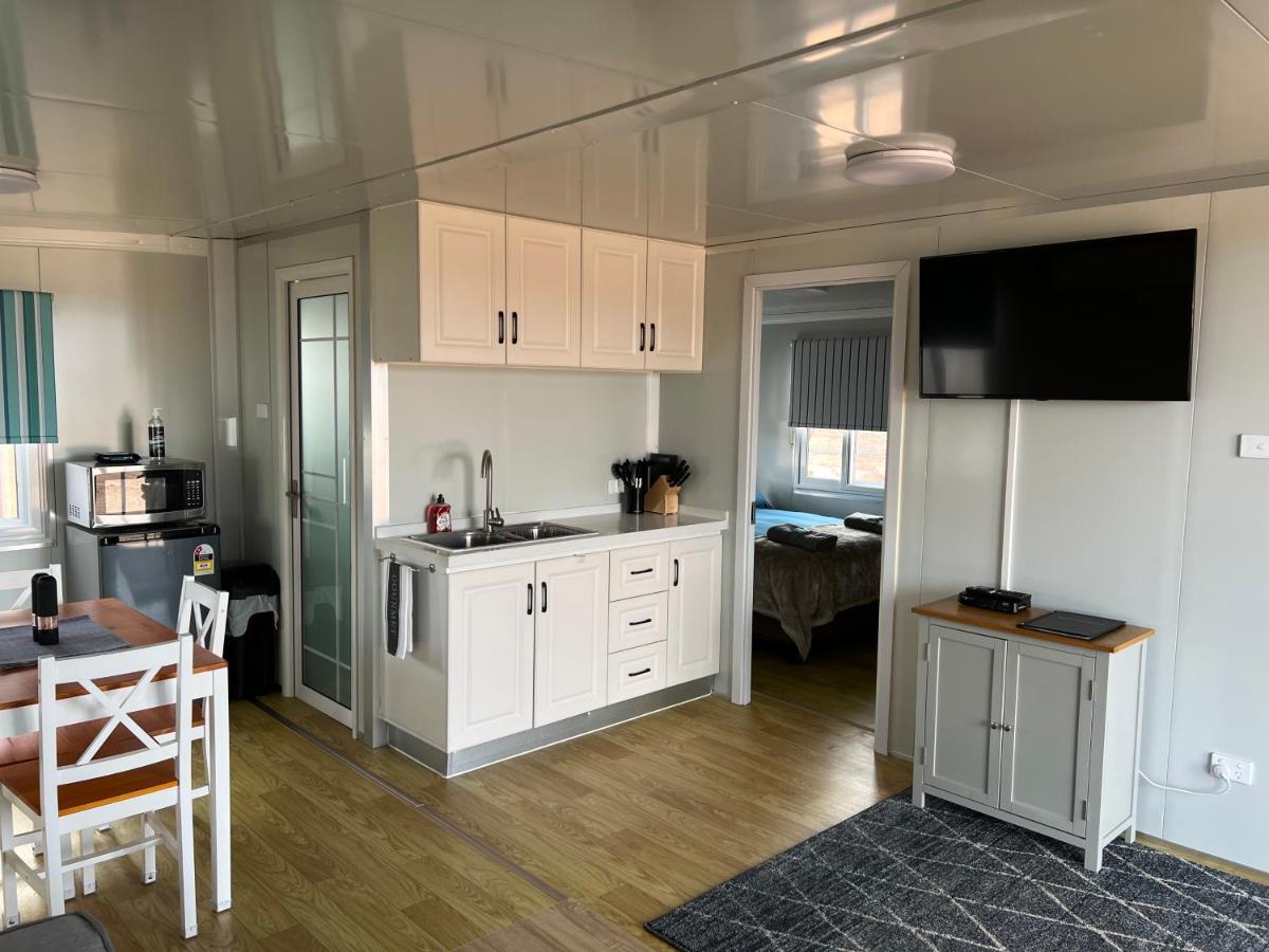 White Cliffs Self Contained Cabin Accommodation ภายนอก รูปภาพ
