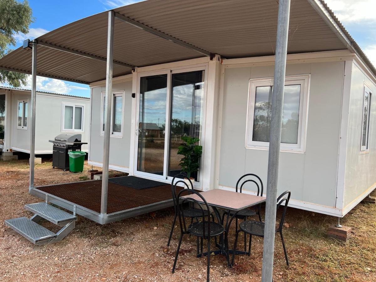White Cliffs Self Contained Cabin Accommodation ภายนอก รูปภาพ