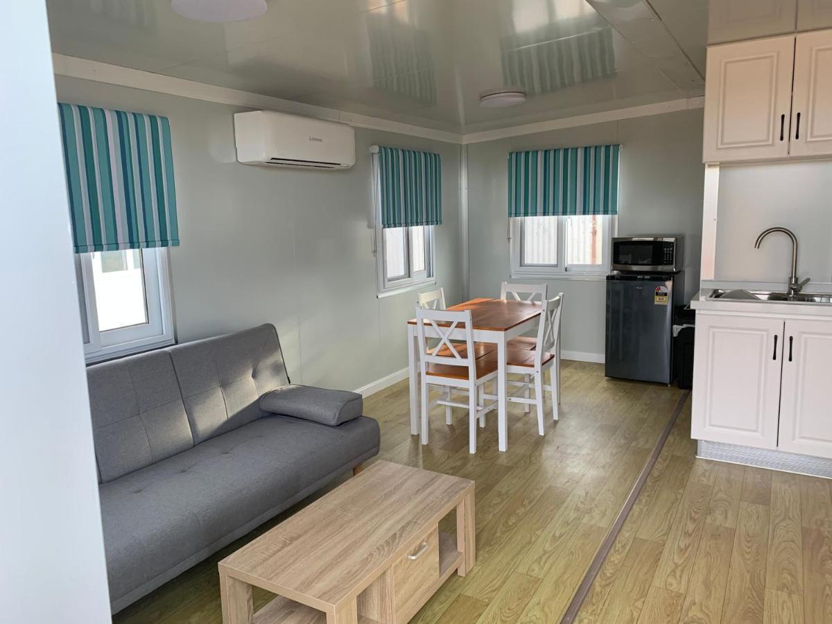 White Cliffs Self Contained Cabin Accommodation ภายนอก รูปภาพ