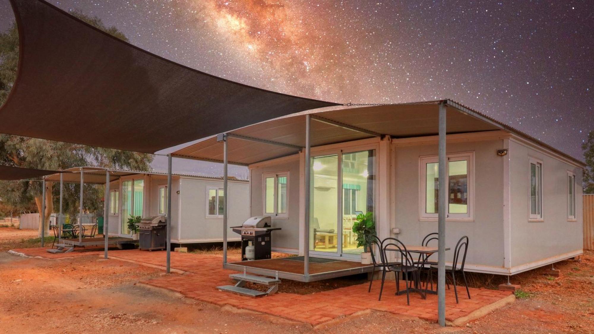 White Cliffs Self Contained Cabin Accommodation ภายนอก รูปภาพ
