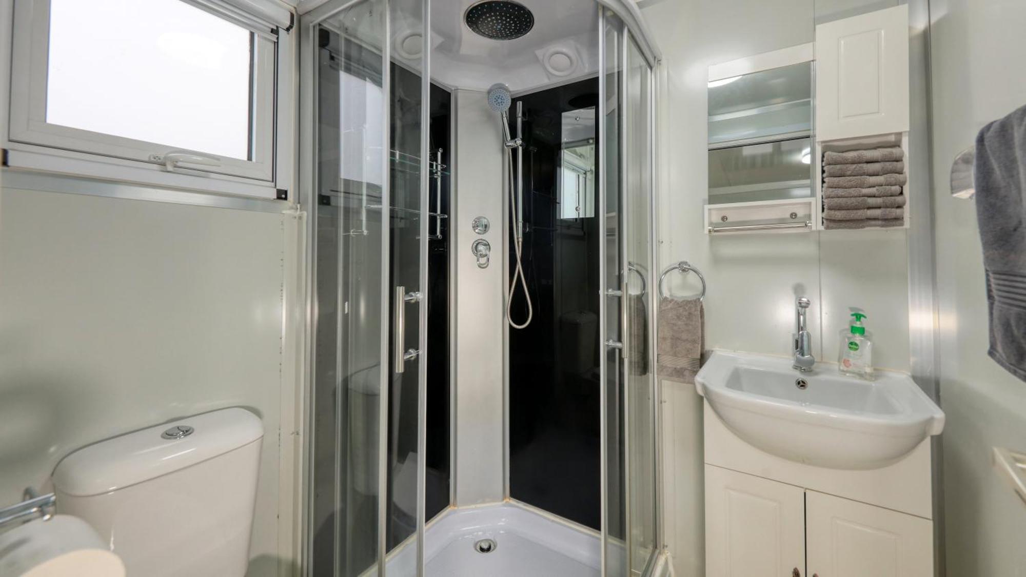 White Cliffs Self Contained Cabin Accommodation ภายนอก รูปภาพ